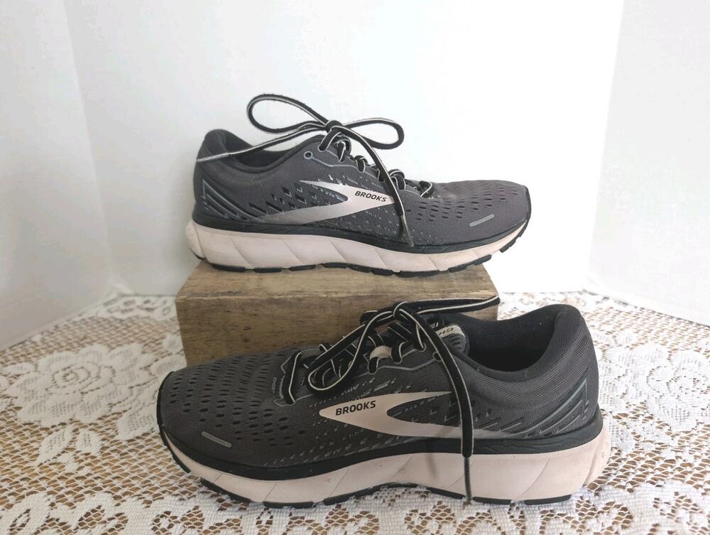 Brooks Ghost 13 Women's Running Shoe - Size 9 - Gray